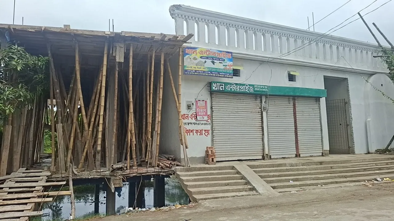 ভাঙ্গায় মসজিদের জায়গা দখল করে দোকান নির্মাণের অভিযোগ