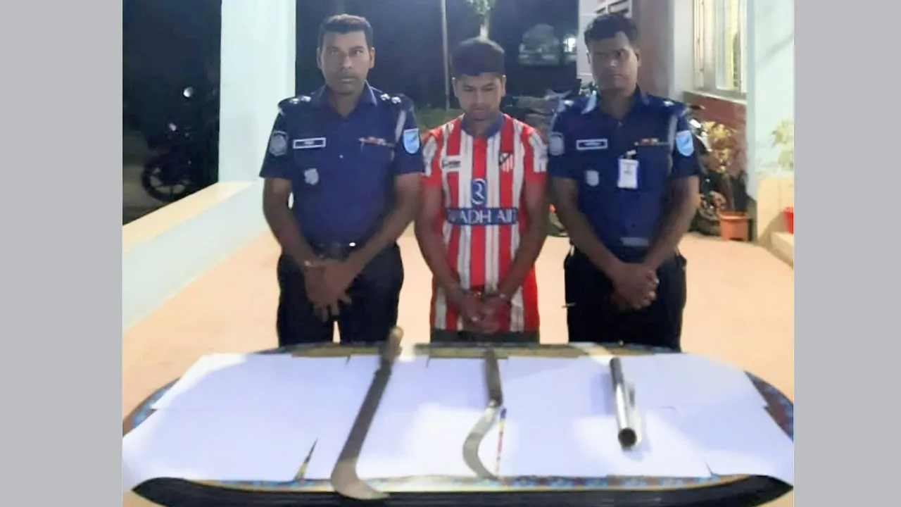 ভাঙ্গায় অস্ত্র নিয়ে মহড়া দেয়া কিশোর গ্যাংয়ের সদস্য গ্রেফতার