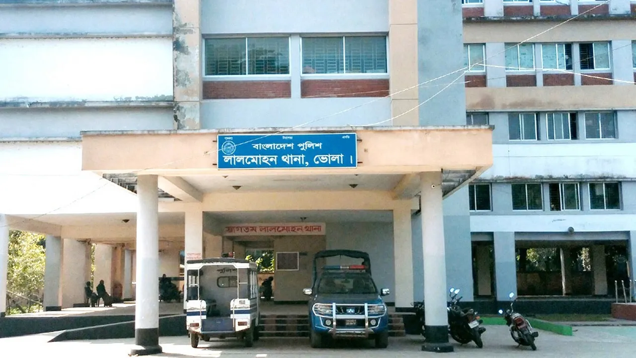 লালমোহনে চালককে হত্যা করে অটোরিকশা ছিনতাই