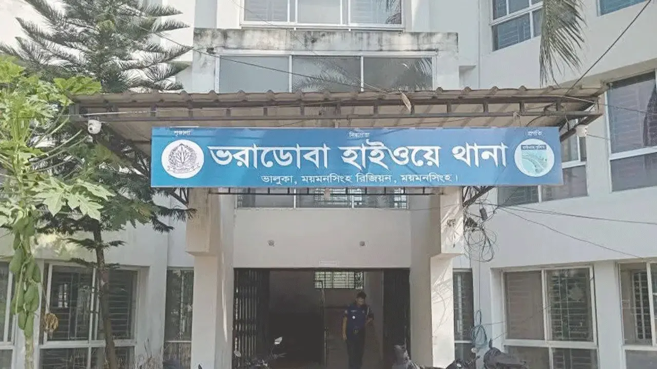 ভালুকায় মহাসড়কে বাস উল্টে নিহত ২, আহত অন্তত ১০