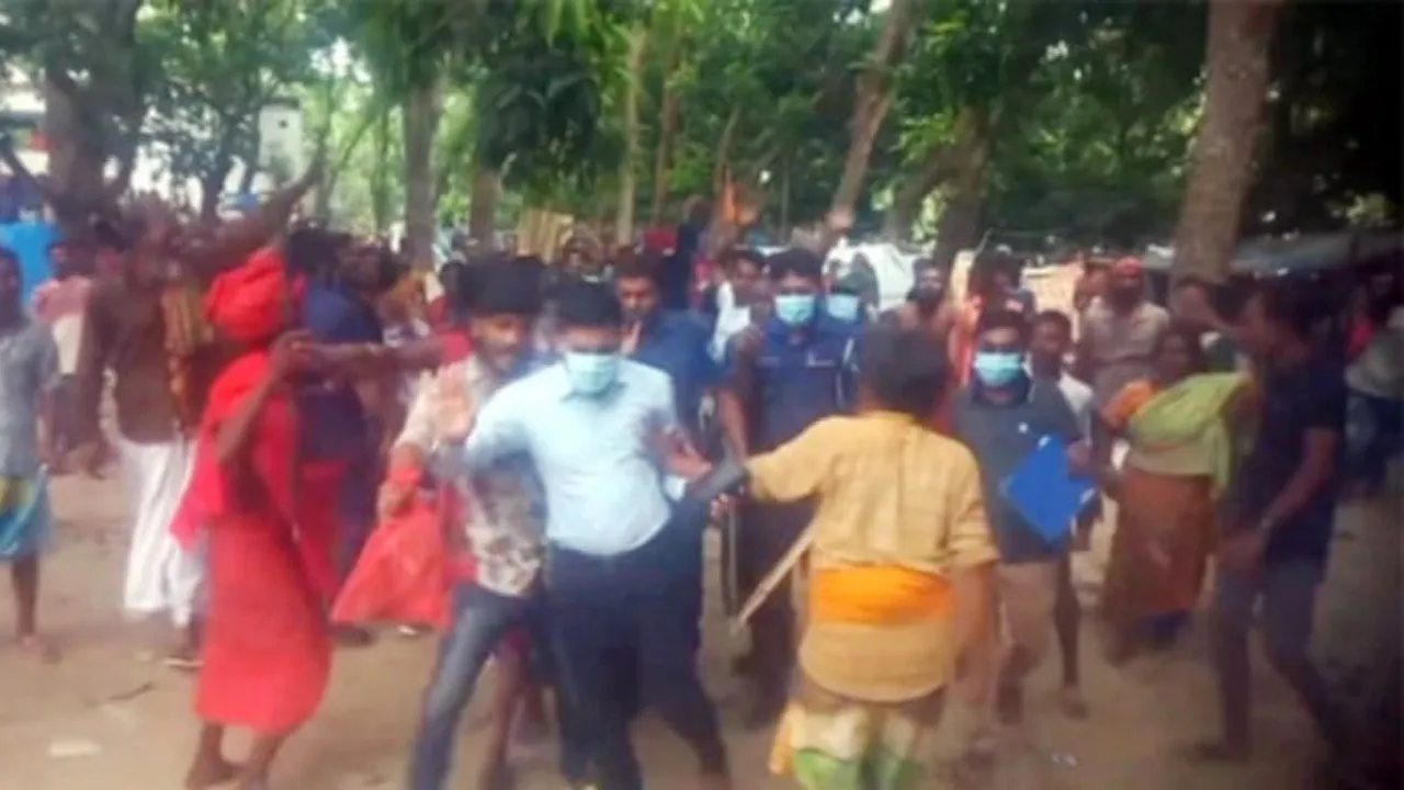 ভেড়ামারায় মাজারে গাঁজাসেবীদের আখড়ায় অভিযান, ম্যাজিস্ট্রেট লাঞ্ছিত