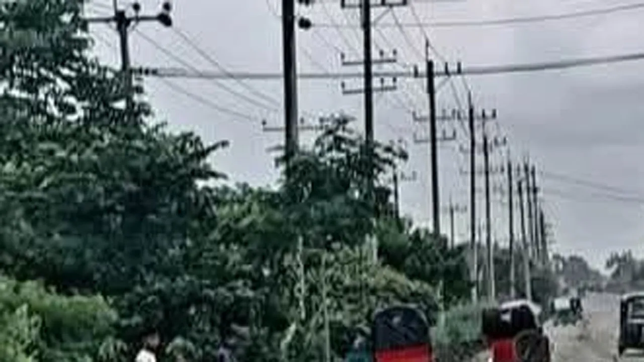 ভৈরবে বাসের ধাক্কায় চালকসহ নিহত ২