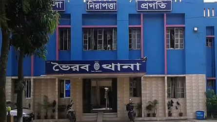 ভৈরবে পরকিয়ায় জড়িয়ে নিজের শিশুকে গলাটিপে হত্যা, পুলিশের হাতে মা আটক
