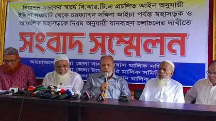 ভোলায় নিরাপদ সড়ক দাবিতে বাস মালিক সমিতির
