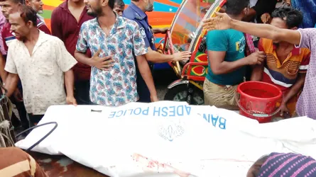ভোলায় ট্রাক্টর উল্টে চালকের মৃত্যু
