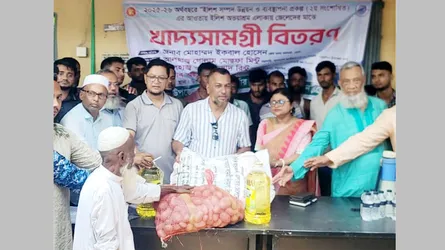 তজুমদ্দিনে ইলিশ অভয়াশ্রম এলাকার জেলেদের মাঝে খাদ্য সহায়তা বিতরণ