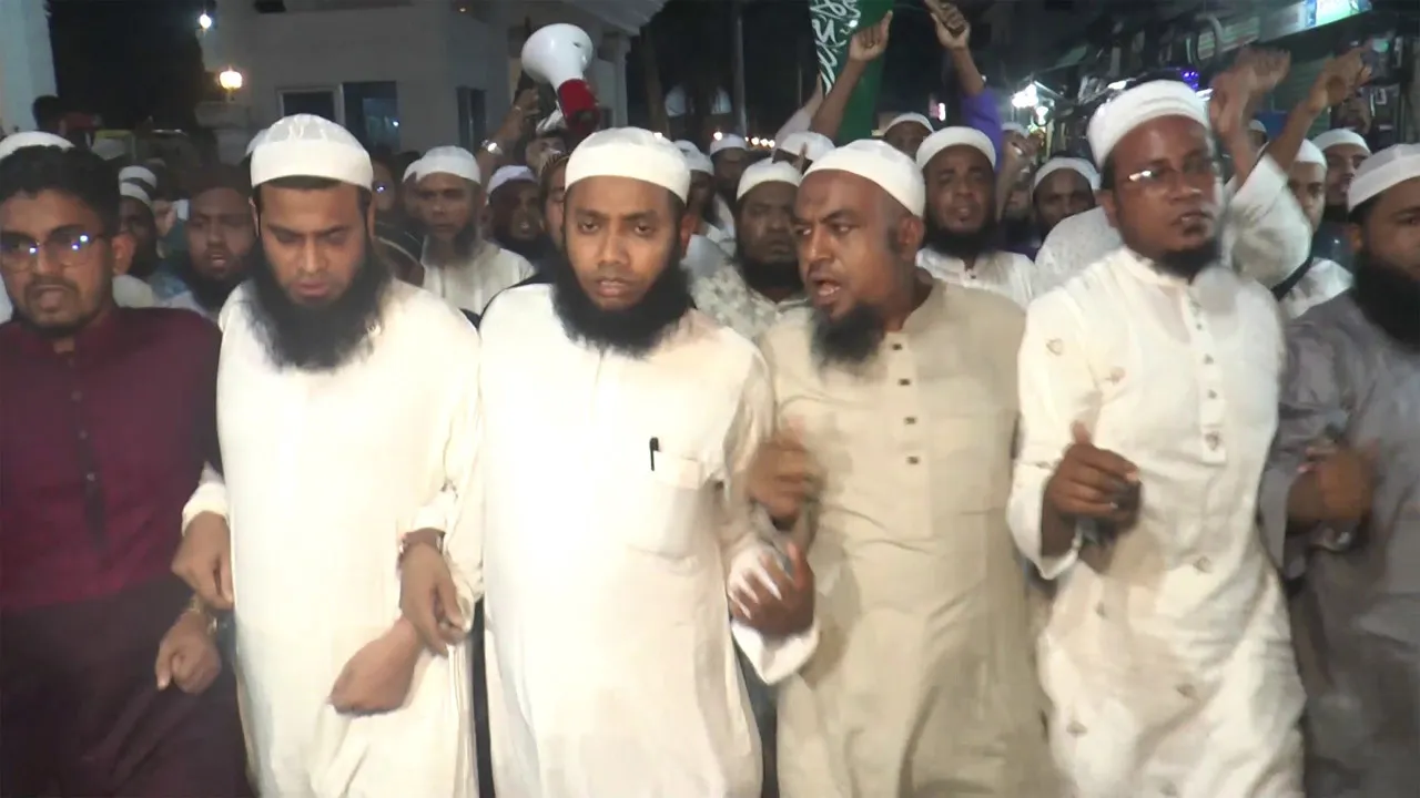 মিটফোর্ডে ব্যবসায়ীকে হত্যার প্রতিবাদে ভোলায় বিক্ষোভ