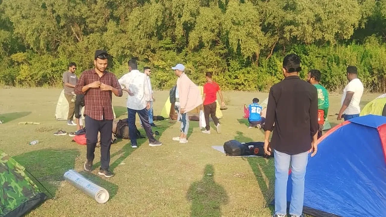 পর্যটকে মুখরিত তারুয়ার চর