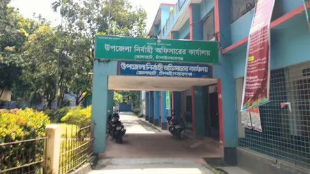 ভোলাহাটে ফ্যামিলি কার্ড শুমারির কর্মী নিয়োগে রাজনৈতিক প্রত্যয়নপত্র চাওয়ার অভিযোগ