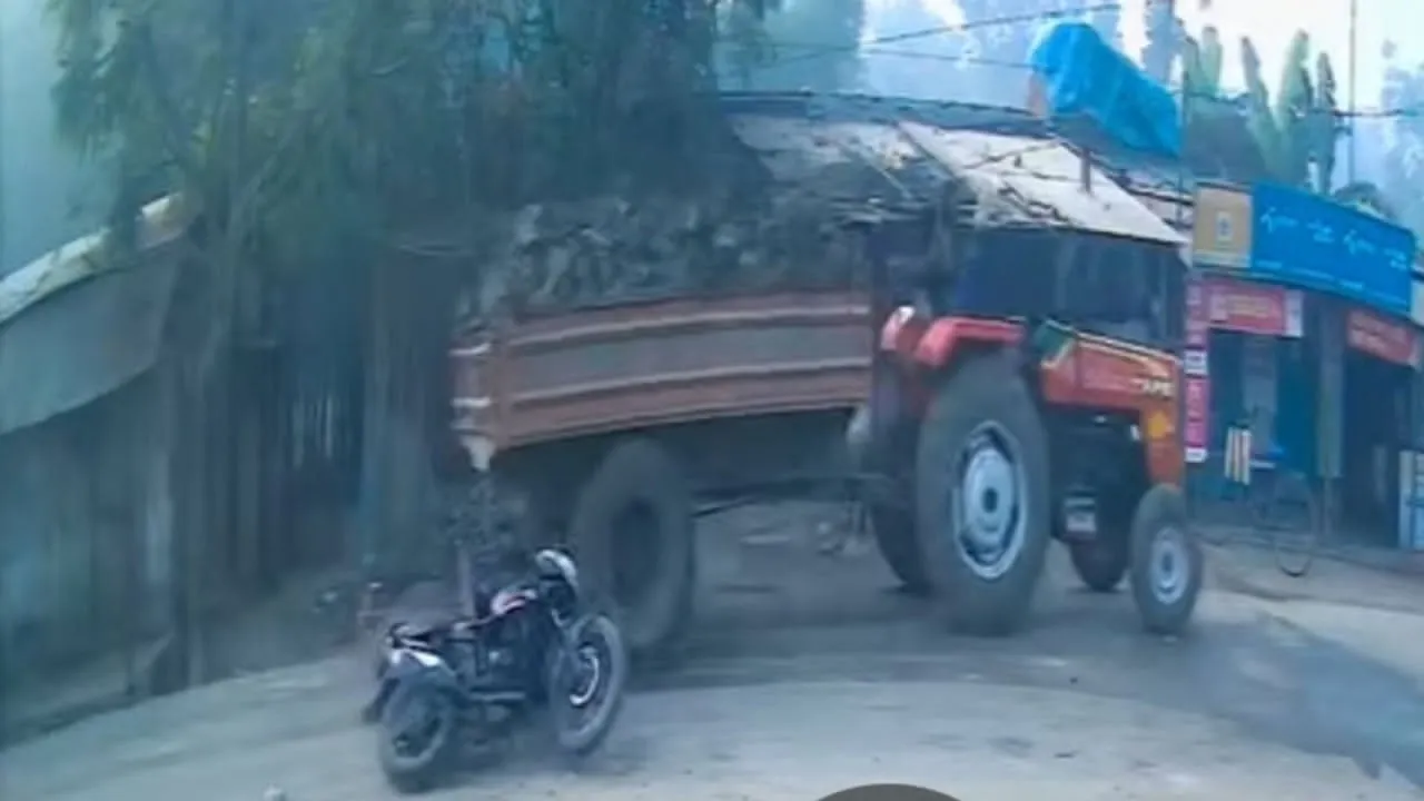 ভোলাহাটে মোটরসাইকেল দুর্ঘটনায় নিহত ১