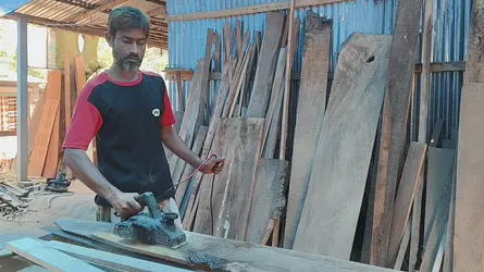 ৪৫ বছর বয়সে এসএসসি পাস করলেন কাঠমিস্ত্রি নাসিমুল