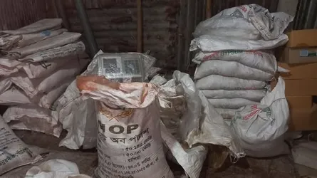 ভূরুঙ্গামারীতে অবৈধ সার মজুদের দায়ে চার লাখ টাকা জরিমানা