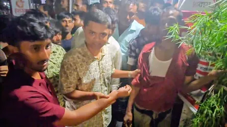 গাঁজাসেবীর কামড়ে ২ যুবক আহত