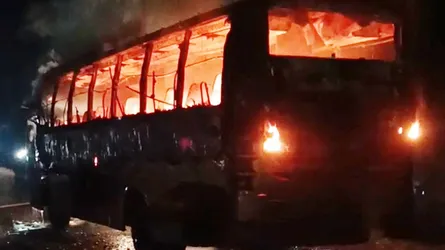 ভূরুঙ্গামারীতে সড়ক দুর্ঘটনায় মোটরসাইকেল চালক আহত, বাসে আগুন