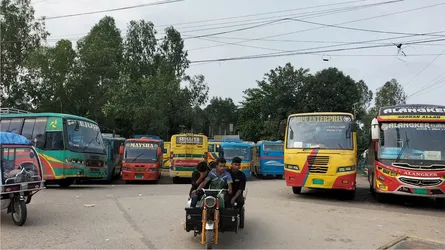 ভূরুঙ্গামারীতে ২৪ ঘণ্টা পরও সচল হয়নি বাস চলাচল