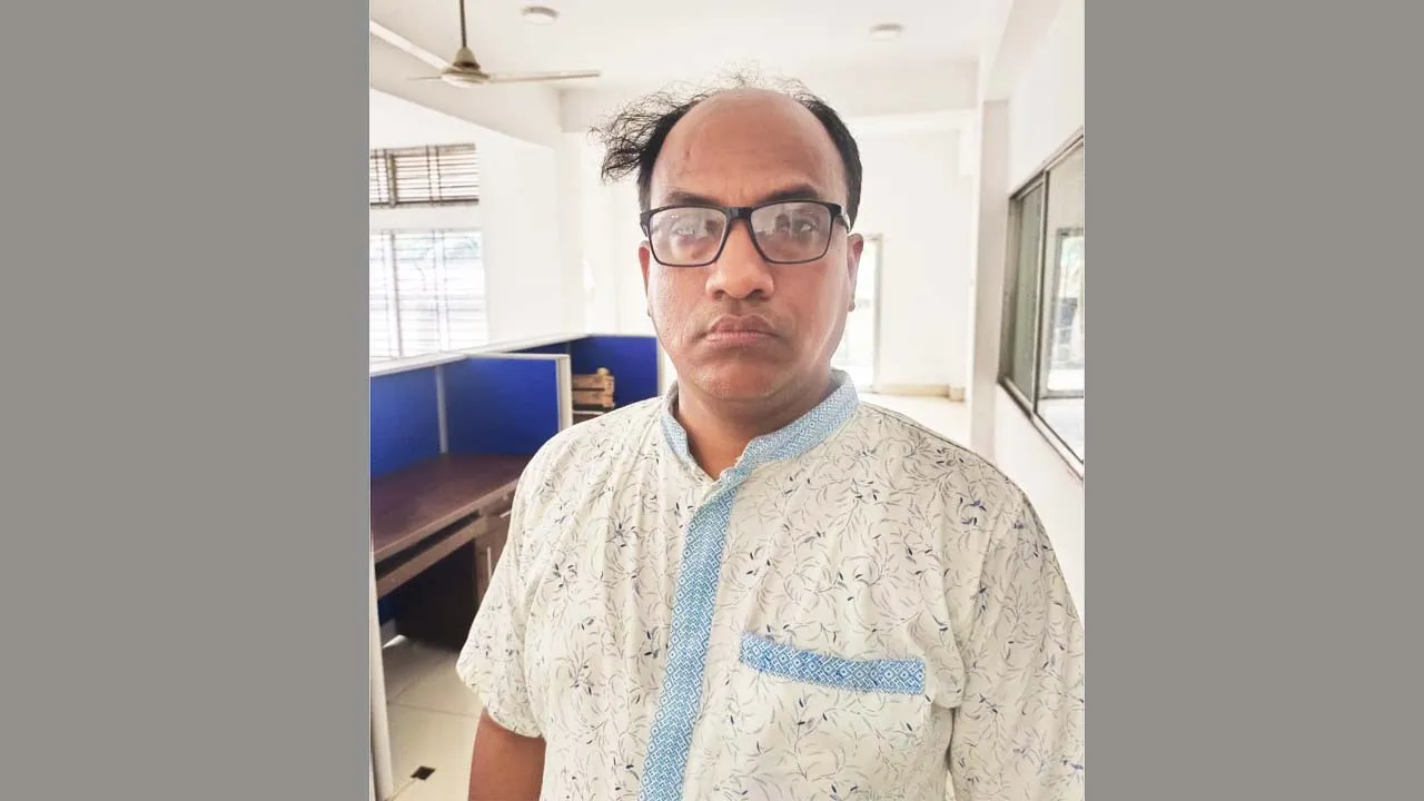 ভারত থেকে ফেরার পথে দর্শনা ইমিগ্রেশনে আ’লীগ নেতা আটক