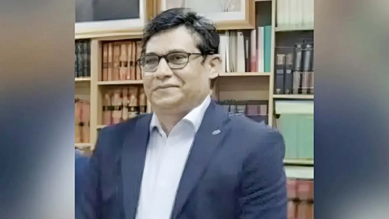স্ত্রীসহ সাবেক যুগ্ম সচিব বিকাশ সাহার দেশত্যাগে নিষেধাজ্ঞা