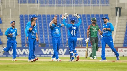 আরো এক তারকাকে দলে ভেড়ালো নোয়াখালী