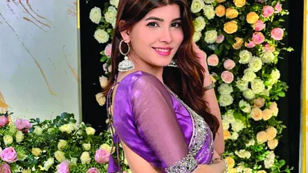 ফ্যাশনের ফ্রেমে, অভিনয়ের মঞ্চে প্রিয়াঙ্কা চৌধুরী দীপ্তি