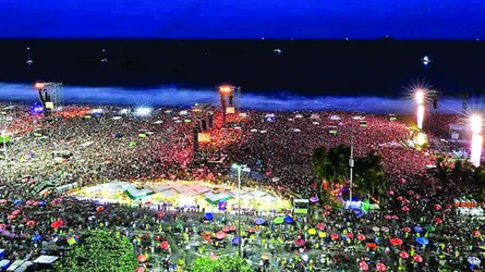 এক কনসার্টে দুই মিলিয়ন মানুষ  কপাকাবানায় লেডি গাগার অভূতপূর্র্ব রাত
