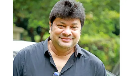 তিনযুগ ধরে স্টেজ শো’তে অনবদ্য রবি