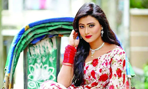 ঋতুকামিনীর অপেক্ষায় অধরা