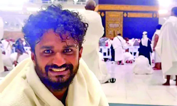 ওমরাহ পালনে মক্কায় অভিনেতা ফারহান