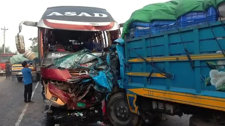 বিরামপুরে বাস-ট্রাকের সংঘর্ষে নিহত ১