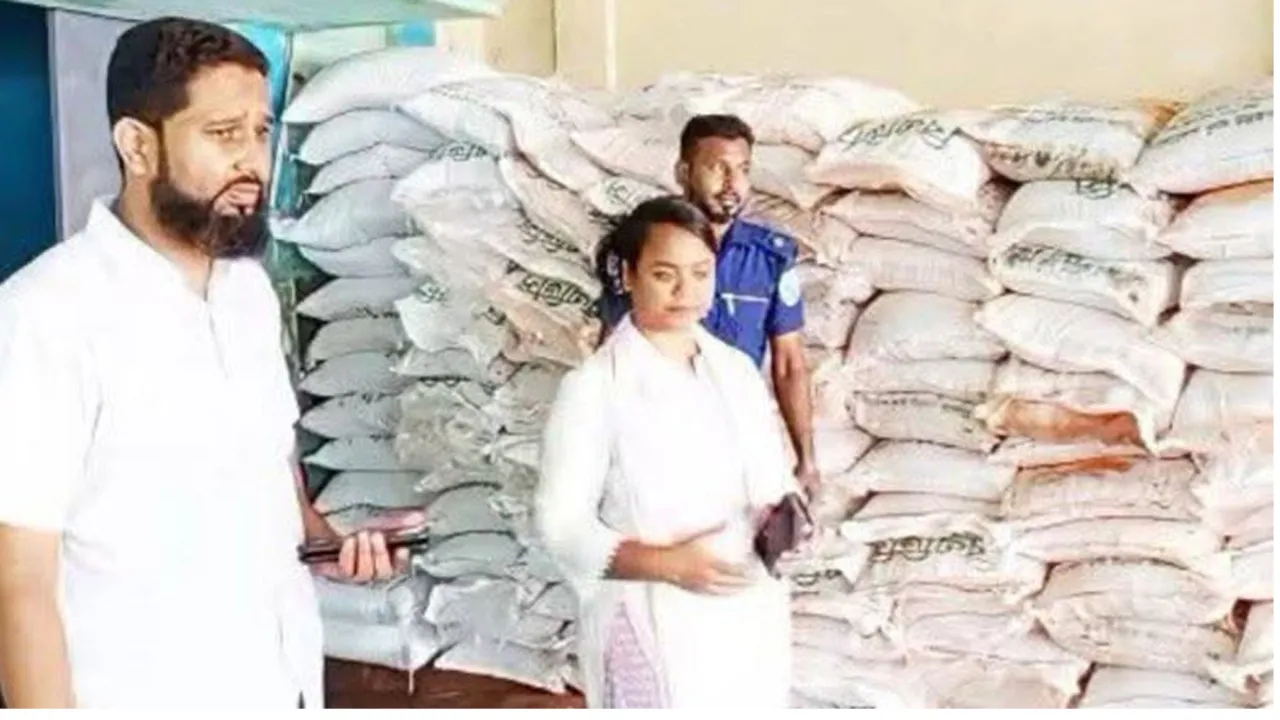 বীরগঞ্জে ১,৮৯০ বস্তা সার জব্দ, ম্যানেজারের কারাদণ্ড