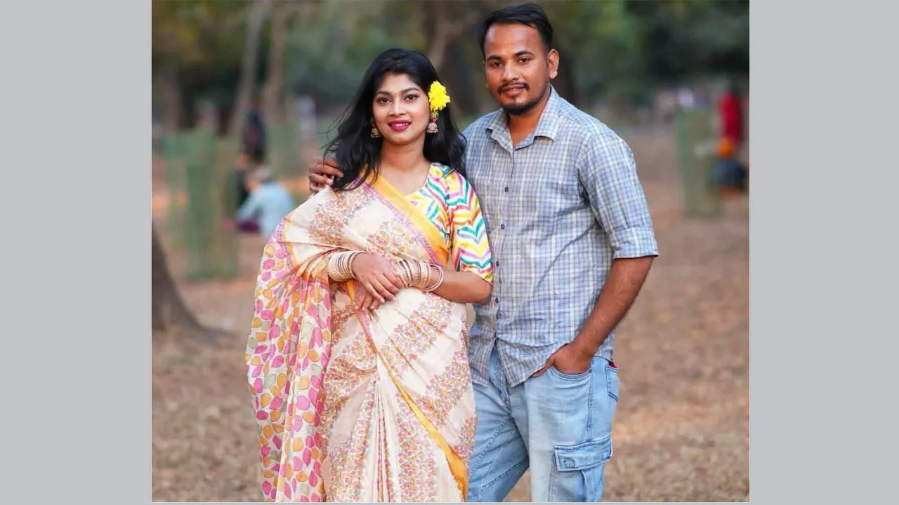 অনশনরত যুবকের হাত ধরে ঘরে ফিরলো সেই যুবতী