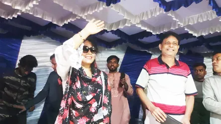 নির্বাচনী মাঠে শফিউল বারী বাবুর স্ত্রী বীথিকা