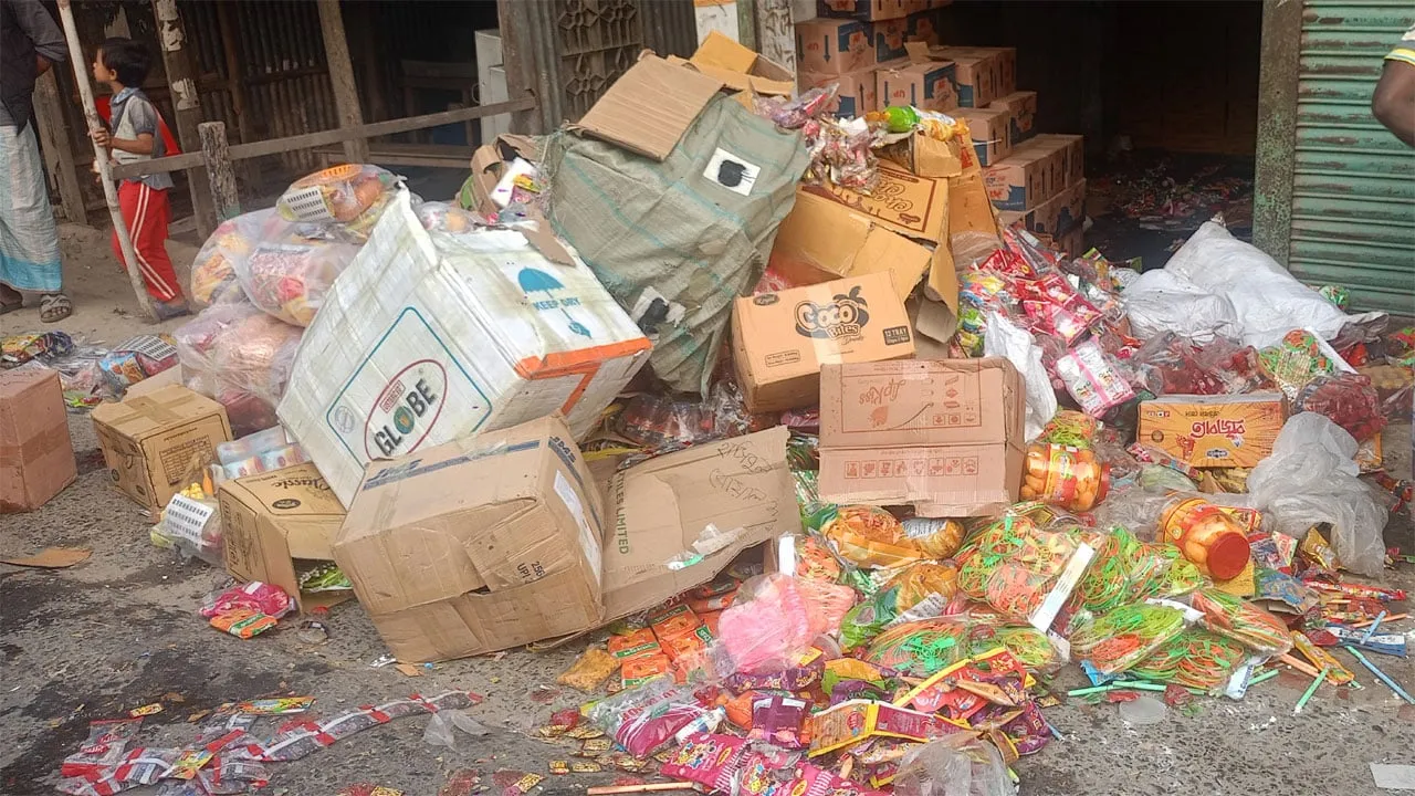 বোয়ালমারীতে ১৫ লাখ টাকার নকল শিশুখাদ্য ধ্বংস