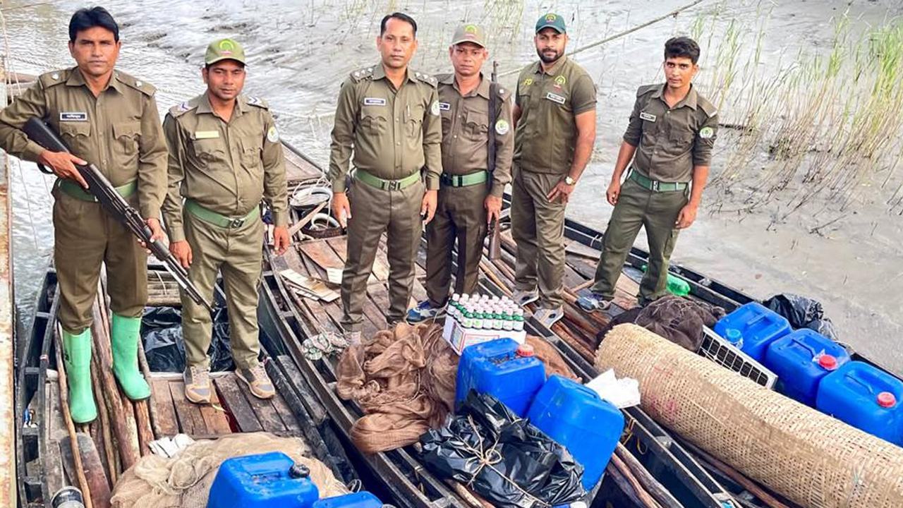 Boat,-24-bottles-of-pesticide-seized-in-Sundarbans-raid