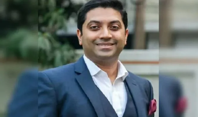 ঢাকা-১৩ আসনে একযোগে সব খাতের উন্নয়নে কাজ শুরু করব : ববি হাজ্জাজ
