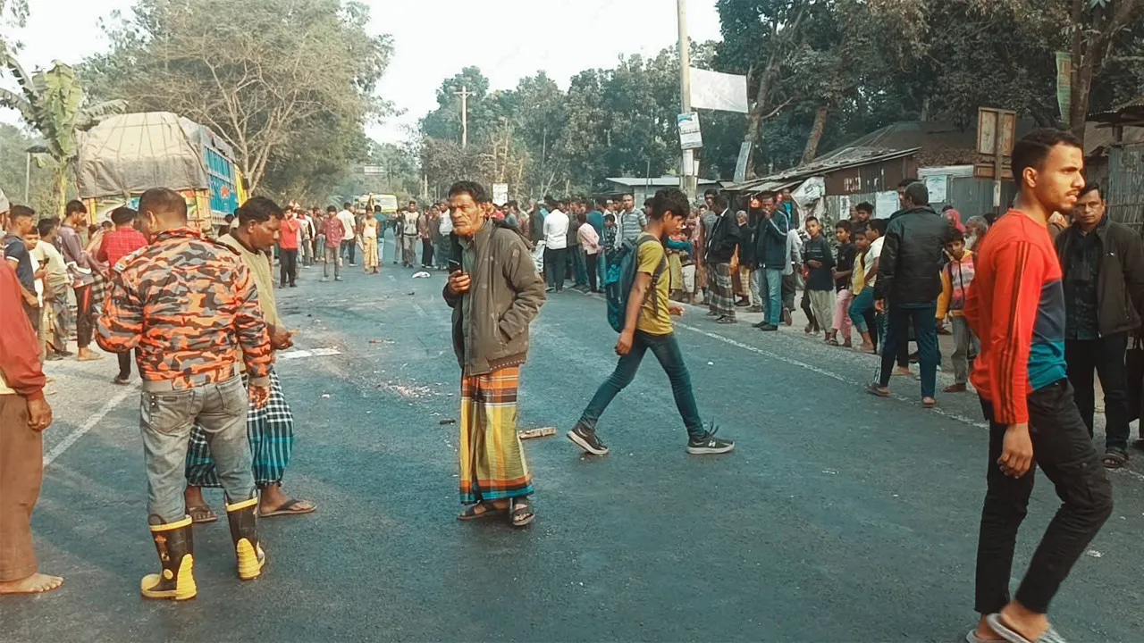 বোদায় ট্রাক-অটোরিকশা সংঘর্ষে নিহত ২, আহত ৬