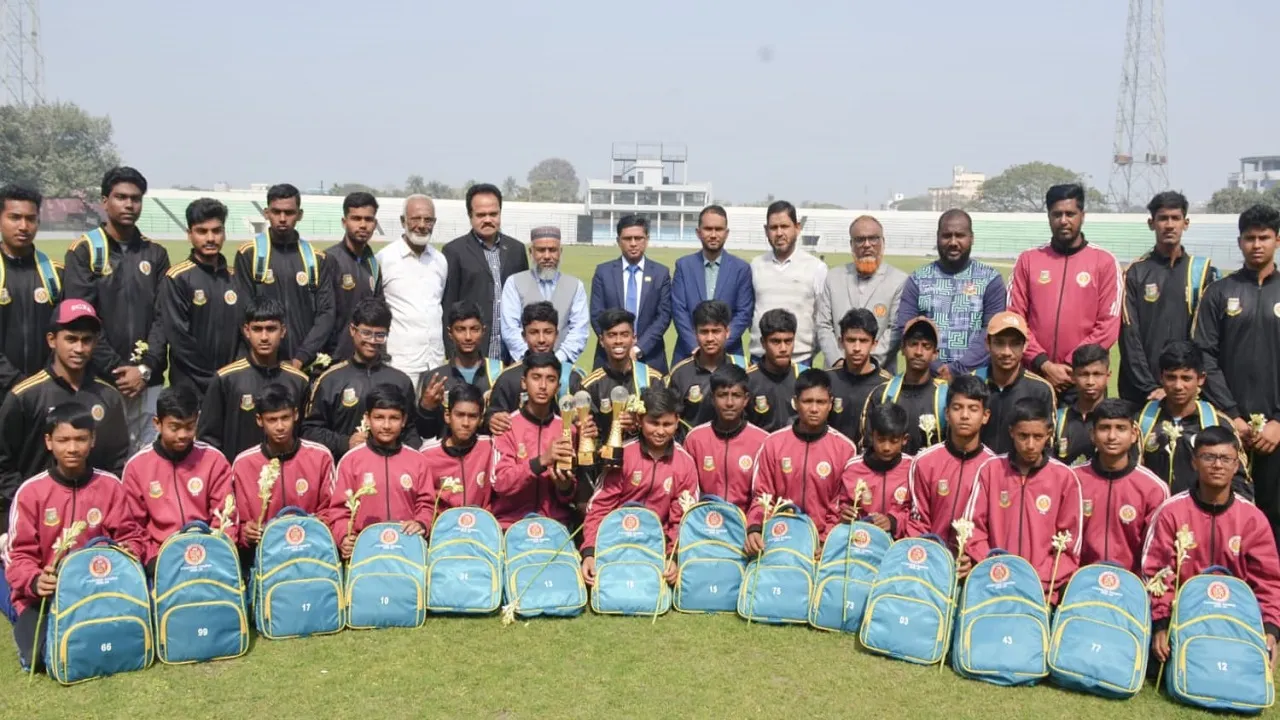 বিভাগীয় চাম্পিয়ন বগুড়ার বয়সভিত্তিক খেলোয়ারদের ক্রীড়া সংস্থার সংবর্ধনা