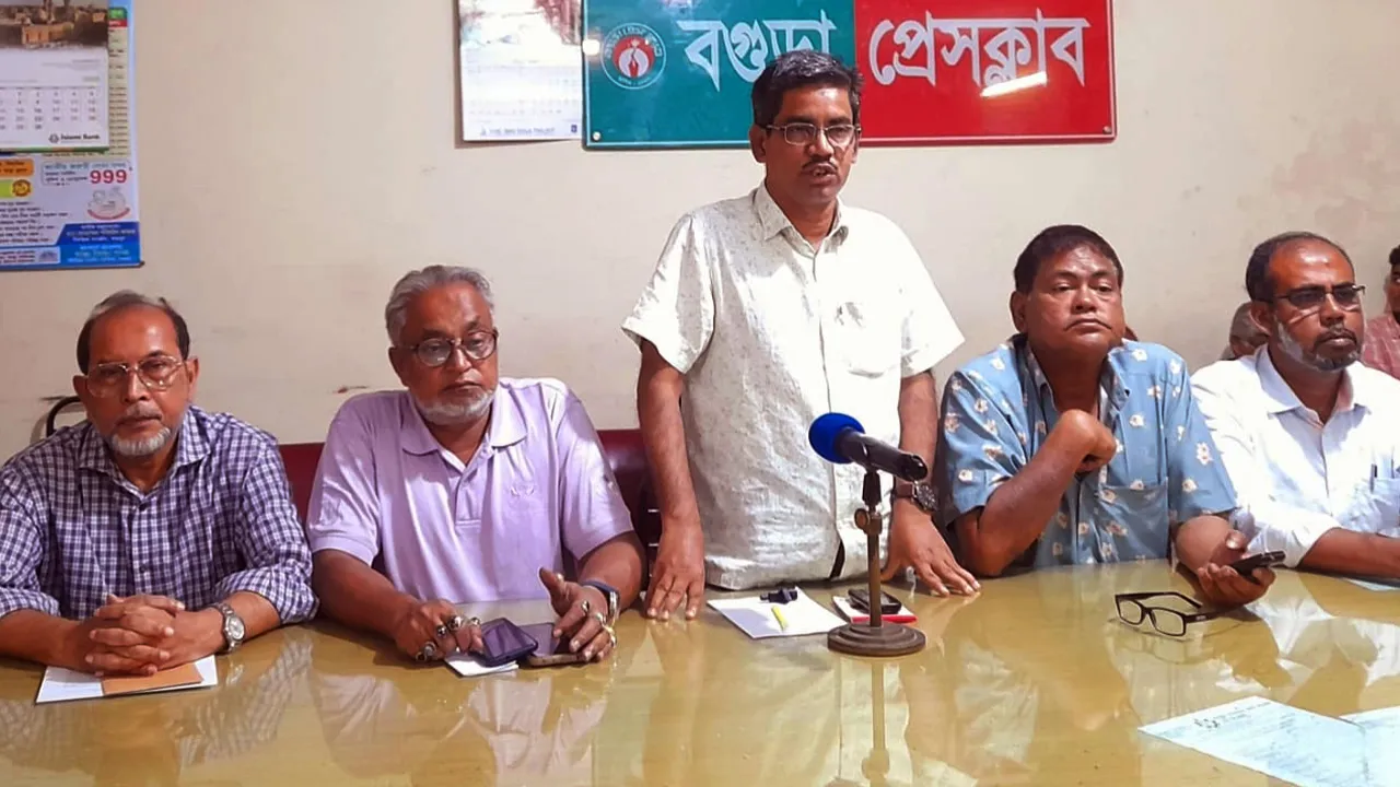 সাংবাদিকদের সতর্ক থাকতে হবে আর যেন কোনো ফ্যাসিস্ট না আসে