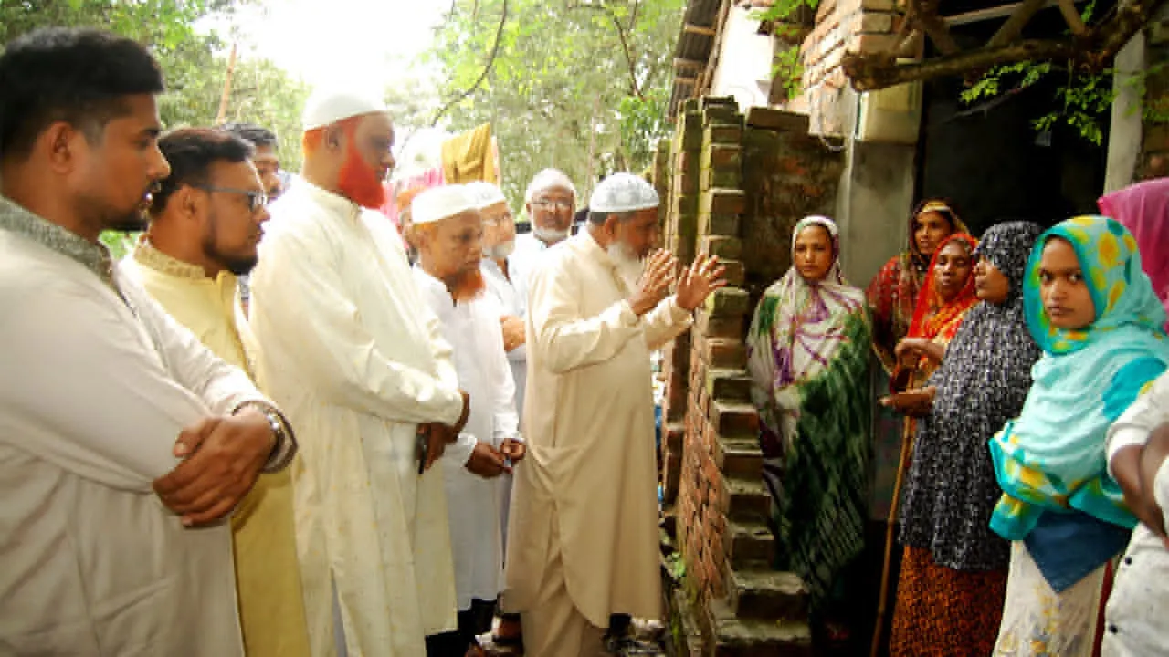 বগুড়ায় সন্ত্রাসীদের হামলায় নিহত শাকিলের পরিবারের পাশে জামায়াত