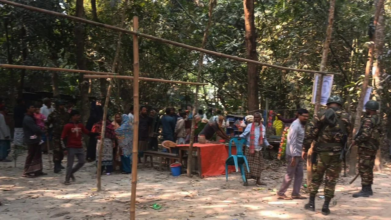 বগুড়ার মহিষবাথানে জামায়াতের প্যান্ডেলে বিএনপির হামলায় আহত ৫,  নিখোঁজ ১