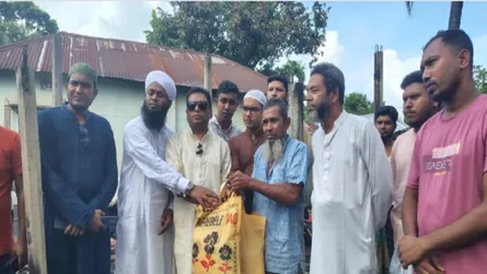 বগুড়ায় আগুনে ক্ষতিগ্রস্তদের পাশে ‘আমরা বিএনপি পরিবার’