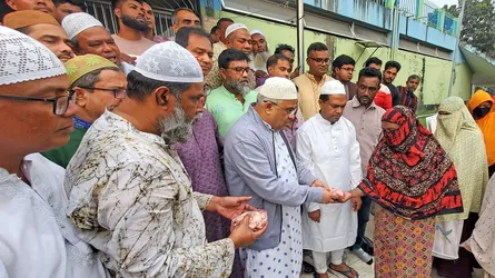 বগুড়ায় খালেদা জিয়ার সুস্থতা কামনায় দোয়া ও এতিমদের মাঝে খাদ্য বিতরণ