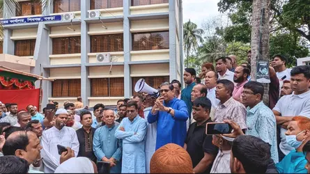 মহান মে দিবস ও আন্তর্জাতিক শ্রমিক দিবসের র‌্যালিতে অংশ্রগ্রহণ প্রতিমন্ত্রীর