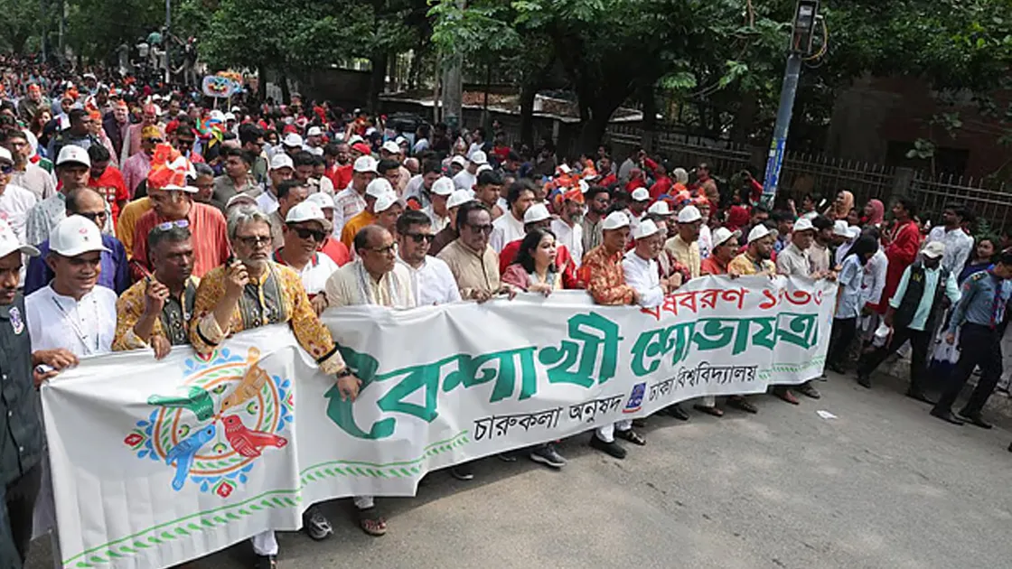 বাংলা বর্ষবরণে ঢাকা বিশ্ববিদ্যালয়ে বৈশাখী শোভাযাত্রা