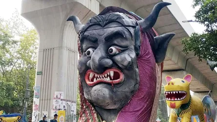 শোভাযাত্রায় সবার নজর ফ্যাসিস্টের মুখাবয়বে