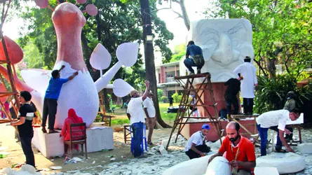 ফের নির্মিত হচ্ছে ফ্যাসিবাদের মুখাকৃতি