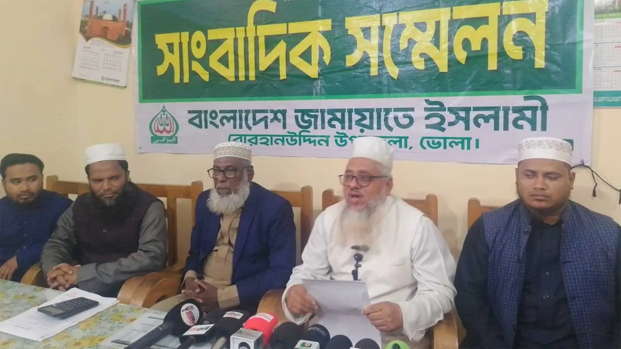 বাড়ির পেছনে ধারালো অস্ত্র রেখে জামায়াত নেতাকে ফাঁসানোর চেষ্টা