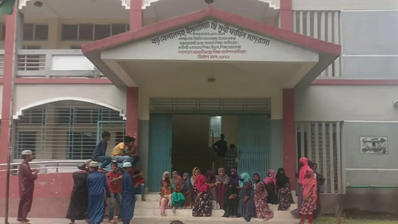 অবশেষে ২ সপ্তাহ পর মাদরাসা অফিসের তালা খুলে দিয়েছে শিক্ষা প্রশাসন