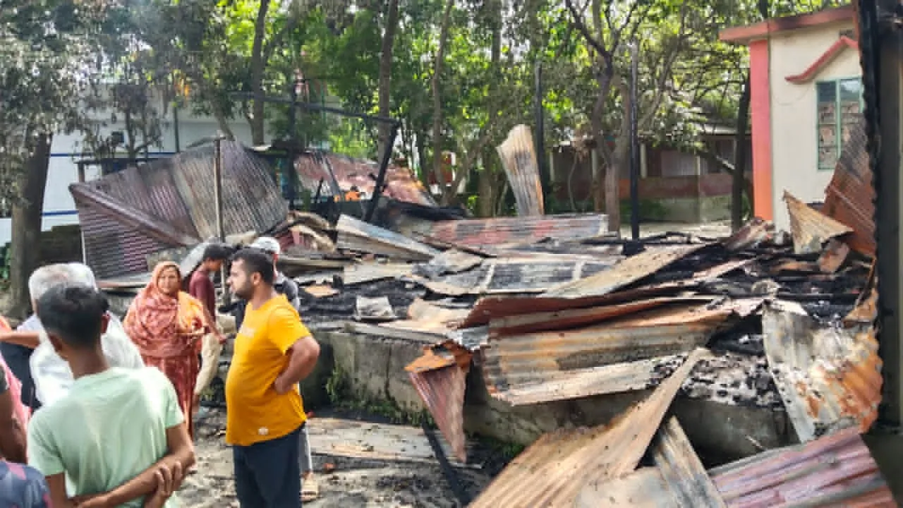 ফুল ছেঁড়া নিয়ে ব্রাহ্মণবাড়িয়ায় সংঘর্ষ, পুলিশসহ আহত ৩০