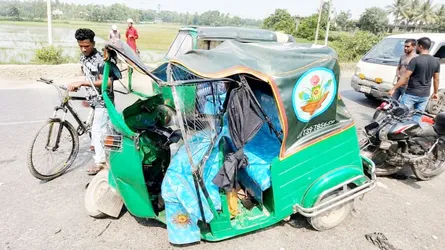 ব্রাহ্মণবাড়িয়ায় অটোরিকশা নিয়ন্ত্রণ হারিয়ে রোলার গাড়িতে ধাক্কা, নিহত ১