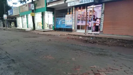 এক ঘণ্টার বৃষ্টিতে তলিয়ে যেত সড়ক, নয়া দিগন্তে সংবাদ প্রকাশের পর মেরামত